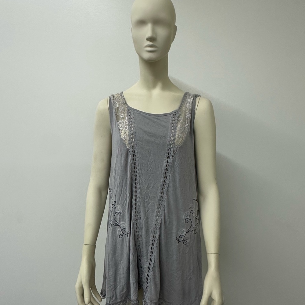 POL Gray Lace-Accented Tunic